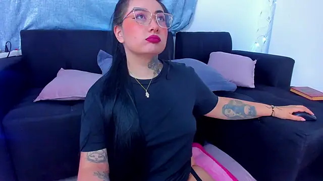 Snapshot of Curvybaddie99 chatting on 11-06-25, 02:34 Curvybaddie99 online show from 11-06-25, 02:34