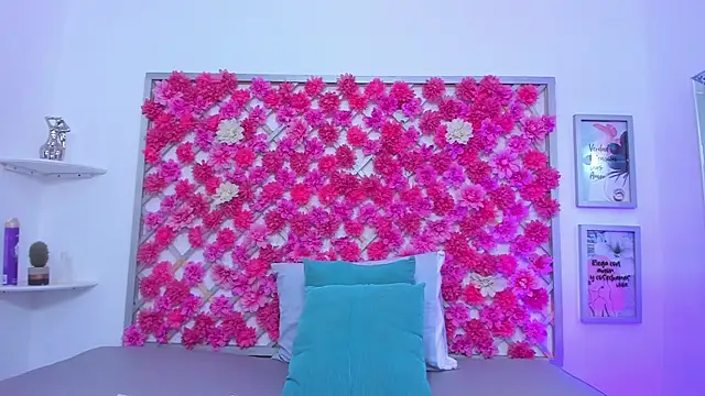 emmyrouse  online show from 11-20-25, 07:24