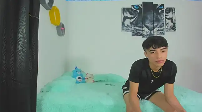 Snapshot of Maxxi_hot23 chatting on 03-04-25, 03:37 Maxxi hot23 online show from 03-04-25, 03:37