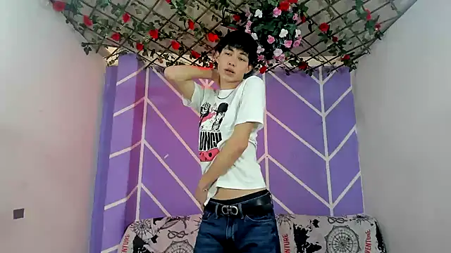 Snapshot of Maxxi_hot23 chatting on 10-11-25, 07:34 Maxxi hot23 online show from 10-11-25, 07:34