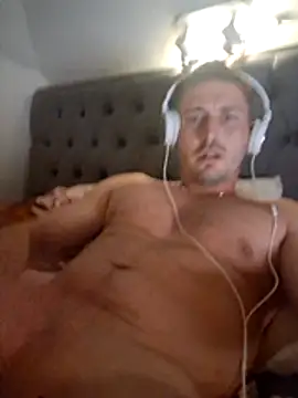 Snapshot of Dareczek300 chatting on 06-05-26, 10:37 Dareczek300 online show from 06-05-26, 10:37