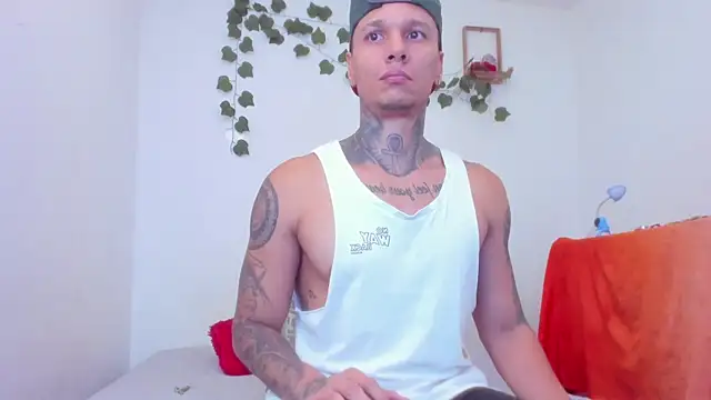 Snapshot of damian_c12 chatting on 03-14-25, 01:37 damian c12 online show from 03-14-25, 01:37