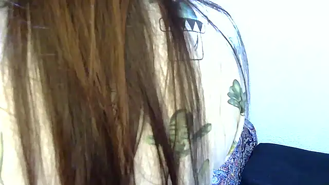 Snapshot of Novata chatting on 12-20-25, 02:07 Novata online show from 12-20-25, 02:07