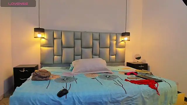 Snapshot of LunaaSweett chatting on 12-15-25, 07:40 LunaaSweett online show from 12-15-25, 07:40