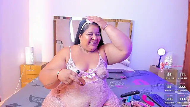 Snapshot of LunaaSweett chatting on 12-20-25, 12:23 LunaaSweett online show from 12-20-25, 12:23