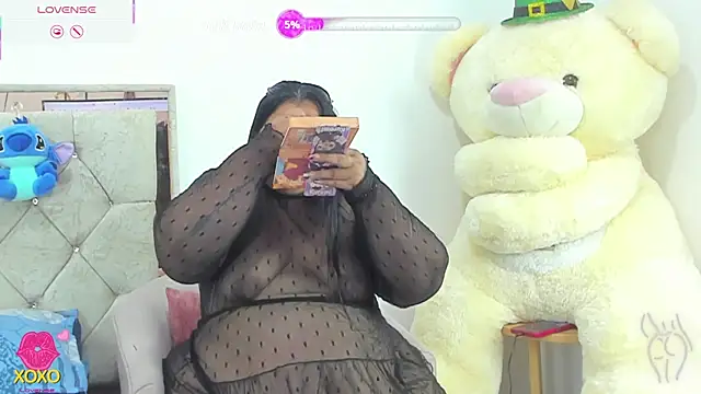 LunaaSweett online show from 04-30-26, 08:37