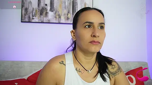 Sara Charmy online show from 11-18-25, 08:52