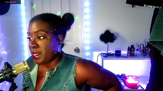 Snapshot of lovelyenigma365 chatting on 01-15-26, 05:12 lovelyenigma365 online show from 01-15-26, 05:12