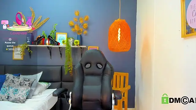 yessila parker online show from 04-28-26, 08:52