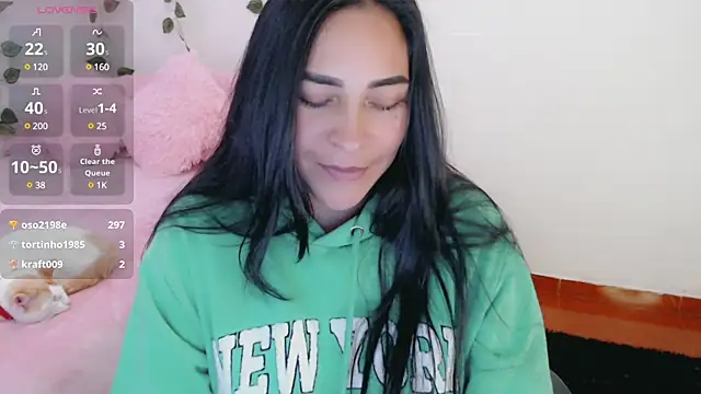 Snapshot of luna_lgomez_ chatting on 03-13-25, 02:23 luna lgomez  online show from 03-13-25, 02:23