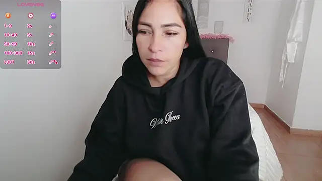 Snapshot of luna_lgomez_ chatting on 10-15-25, 12:05 luna lgomez  online show from 10-15-25, 12:05