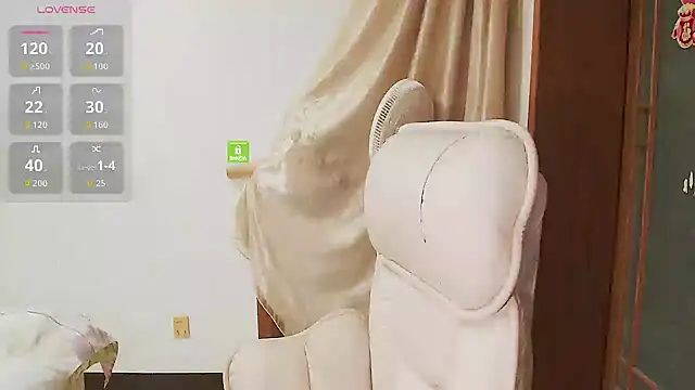 Snapshot of Iris-baby chatting on 04-08-26, 01:33 Iris-baby online show from 04-08-26, 01:33