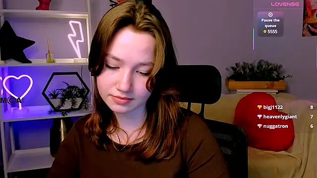 Snapshot of helli_belli chatting on 03-16-25, 12:01 helli belli online show from 03-16-25, 12:01