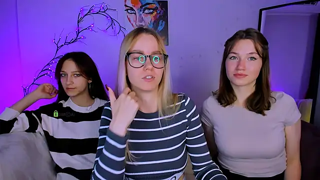 Snapshot of helli_belli chatting on 09-30-25, 07:41 helli belli online show from 09-30-25, 07:41