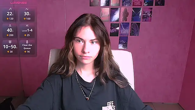 Snapshot of Fiona_Night chatting on 06-18-26, 05:19 Fiona Night online show from 06-18-26, 05:19