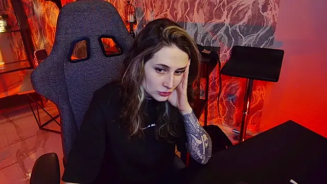 Snapshot of OliviaMcClean chatting on 11-13-25, 03:05 OliviaMcClean online show from 11-13-25, 03:05