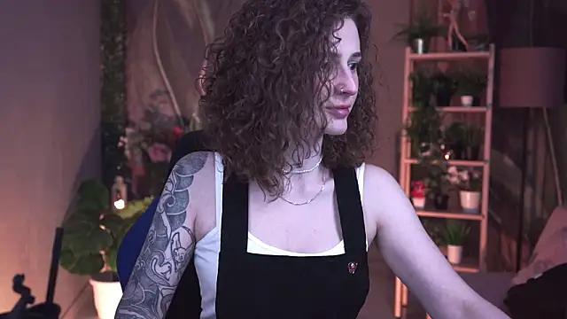 Snapshot of OliviaMcClean chatting on 02-22-26, 11:36 OliviaMcClean online show from 02-22-26, 11:36