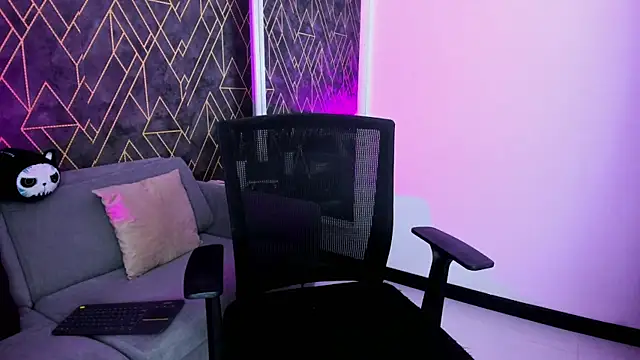 Snapshot of Tahara_Romanov chatting on 11-11-25, 03:56 Tahara Romanov online show from 11-11-25, 03:56