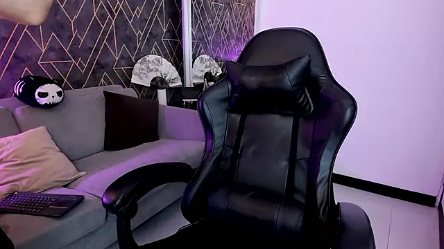 Snapshot of Tahara_Romanov chatting on 01-14-26, 02:33 Tahara Romanov online show from 01-14-26, 02:33