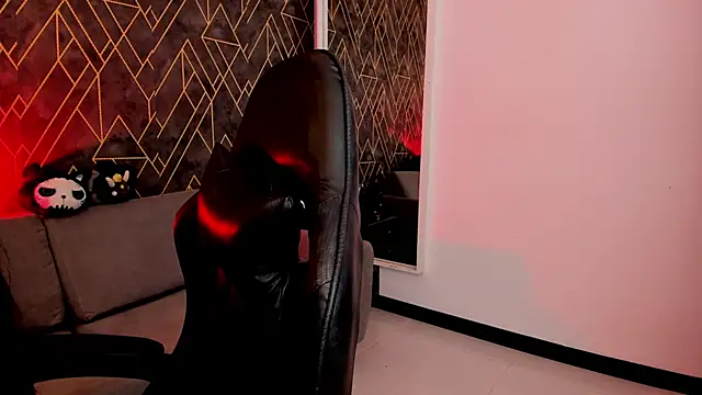 Snapshot of Tahara_Romanov chatting on 02-25-26, 03:43 Tahara Romanov online show from 02-25-26, 03:43