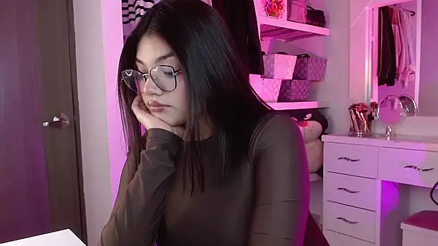 Snapshot of _Camilaaa_ chatting on 09-14-25, 05:50  Camilaaa  online show from 09-14-25, 05:50