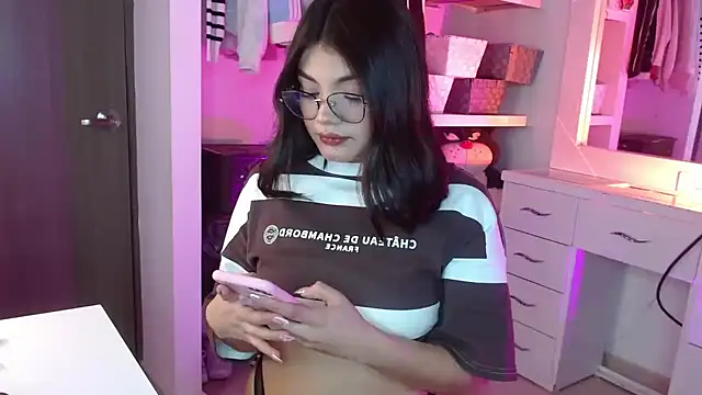 Snapshot of _Camilaaa_ chatting on 09-24-25, 12:52  Camilaaa  online show from 09-24-25, 12:52