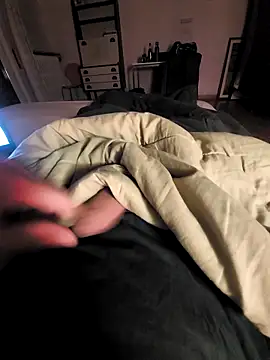 Snapshot of Cazzettostorto99 chatting on 10-09-25, 09:46 Cazzettostorto99 online show from 10-09-25, 09:46