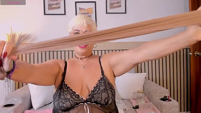 Snapshot of Lucy_Milf_68 chatting on 04-01-26, 10:49 Lucy Milf 68 online show from 04-01-26, 10:49