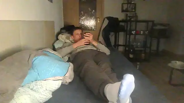 Snapshot of spritzer182 chatting on 11-08-25, 03:23 spritzer182 online show from 11-08-25, 03:23