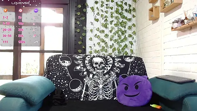 Snapshot of LiraSonnett chatting on 09-15-25, 09:04 LiraSonnett online show from 09-15-25, 09:04