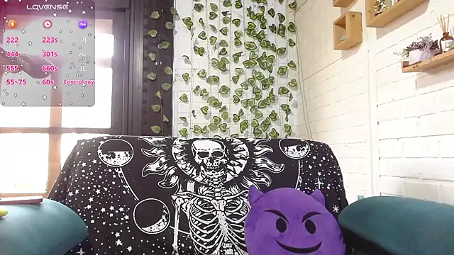 Snapshot of LiraSonnett chatting on 09-16-25, 09:27 LiraSonnett online show from 09-16-25, 09:27