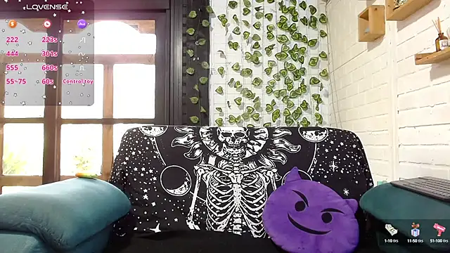 Snapshot of LiraSonnett chatting on 09-24-25, 09:18 LiraSonnett online show from 09-24-25, 09:18