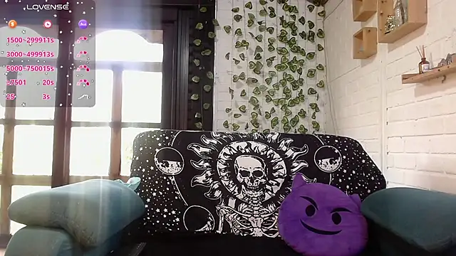 Snapshot of LiraSonnett chatting on 10-16-25, 09:27 LiraSonnett online show from 10-16-25, 09:27