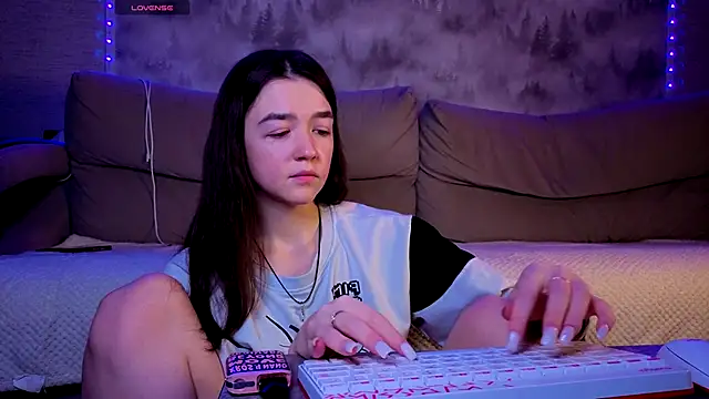 Snapshot of imyourdreams chatting on 12-21-25, 04:25 imyourdreams online show from 12-21-25, 04:25