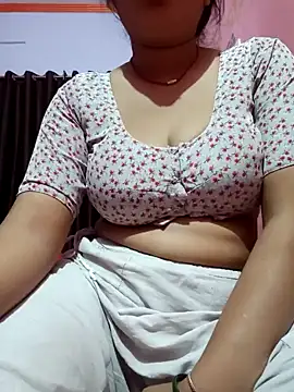 Snapshot of Beautiful_Puja chatting on 03-08-25, 04:28 Beautiful Puja online show from 03-08-25, 04:28