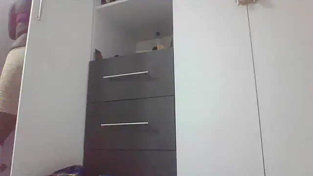 Snapshot of Squirt_Goddesss chatting on 10-19-25, 05:46 Squirt Goddesss online show from 10-19-25, 05:46