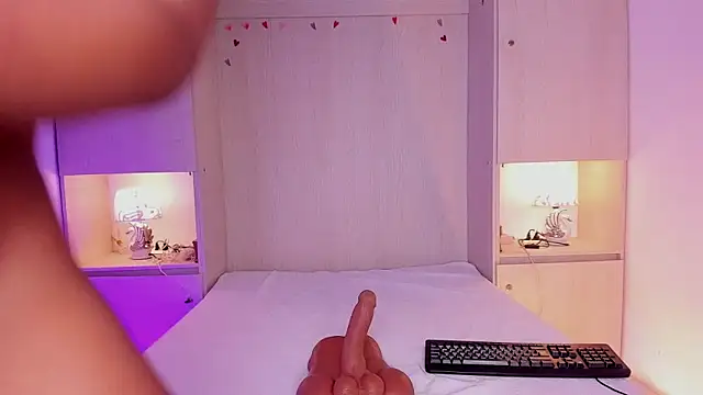 Snapshot of BeverlySteel chatting on 03-06-26, 08:05 BeverlySteel online show from 03-06-26, 08:05