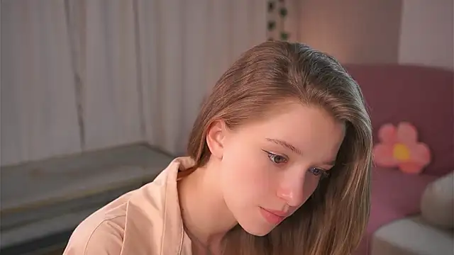 Snapshot of UdelaHathorne chatting on 03-11-25, 04:18 UdelaHathorne online show from 03-11-25, 04:18