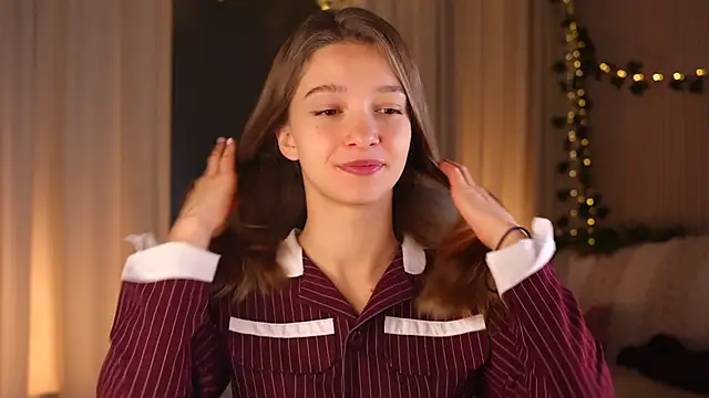 Snapshot of UdelaHathorne chatting on 10-10-25, 03:44 UdelaHathorne online show from 10-10-25, 03:44