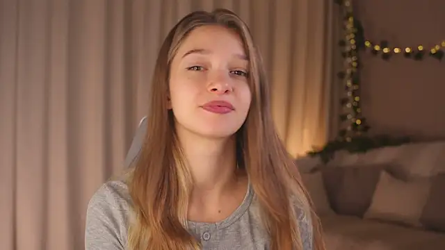 Snapshot of UdelaHathorne chatting on 10-11-25, 03:54 UdelaHathorne online show from 10-11-25, 03:54