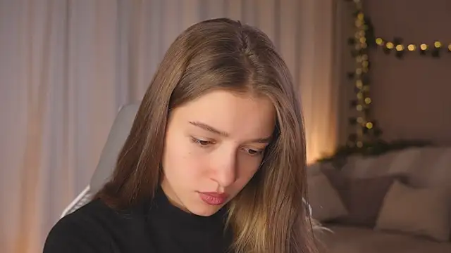 Snapshot of UdelaHathorne chatting on 10-12-25, 02:38 UdelaHathorne online show from 10-12-25, 02:38