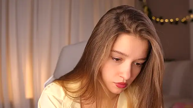 Snapshot of UdelaHathorne chatting on 10-16-25, 03:35 UdelaHathorne online show from 10-16-25, 03:35