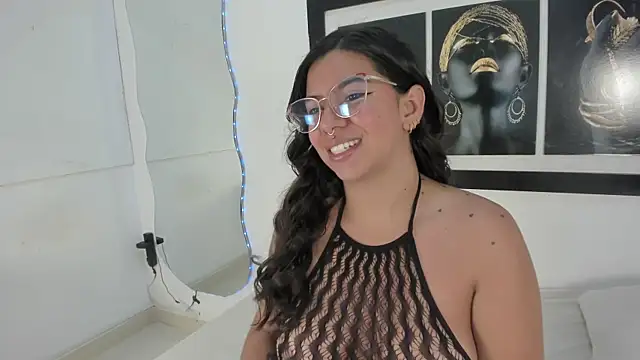Snapshot of emilyy_cooperr chatting on 09-15-25, 01:00 emilyy cooperr online show from 09-15-25, 01:00