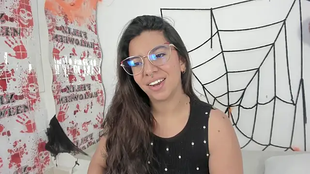 Snapshot of emilyy_cooperr chatting on 10-18-25, 12:06 emilyy cooperr online show from 10-18-25, 12:06