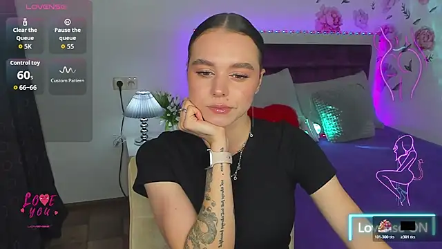 Snapshot of EmelyMason chatting on 05-20-26, 04:51 EmelyMason online show from 05-20-26, 04:51