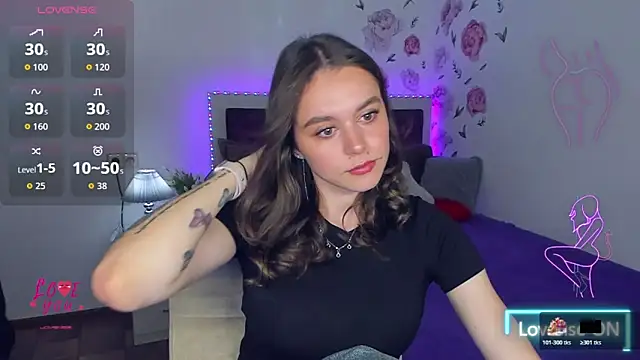 Snapshot of EmelyMason chatting on 05-26-26, 04:30 EmelyMason online show from 05-26-26, 04:30