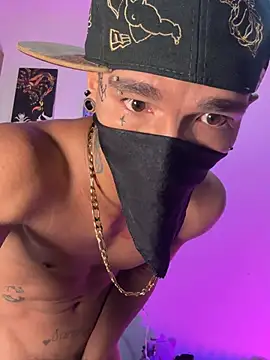 Snapshot of CRAZY-BOY99 chatting on 05-31-26, 11:06 CRAZY-BOY99 online show from 05-31-26, 11:06