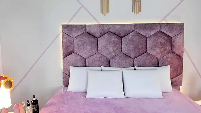 Snapshot of aurora_collinss_ chatting on 10-23-25, 12:04 aurora collinss online show from 10-23-25, 12:04