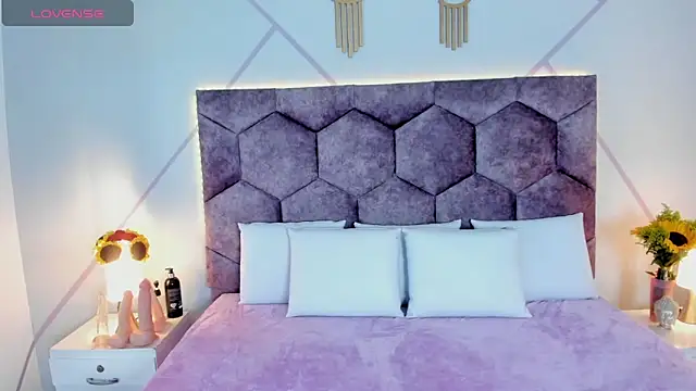 Snapshot of aurora_collinss_ chatting on 10-26-25, 01:28 aurora collinss online show from 10-26-25, 01:28