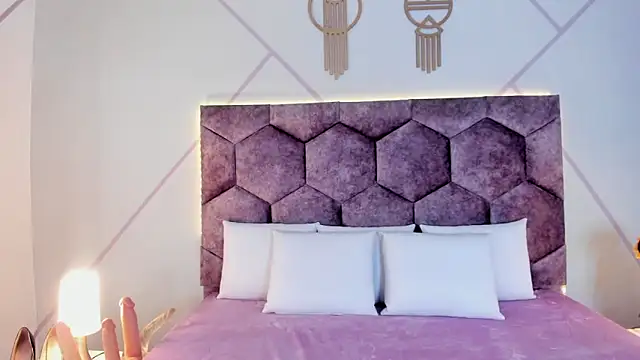 Snapshot of aurora_collinss_ chatting on 11-01-25, 01:13 aurora collinss online show from 11-01-25, 01:13